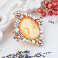 Брошь "Камея" сияние, цветная в золоте   3924686