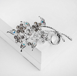 Брошь "Цветы" на ветке, цвет белый в серебре   4434560                  